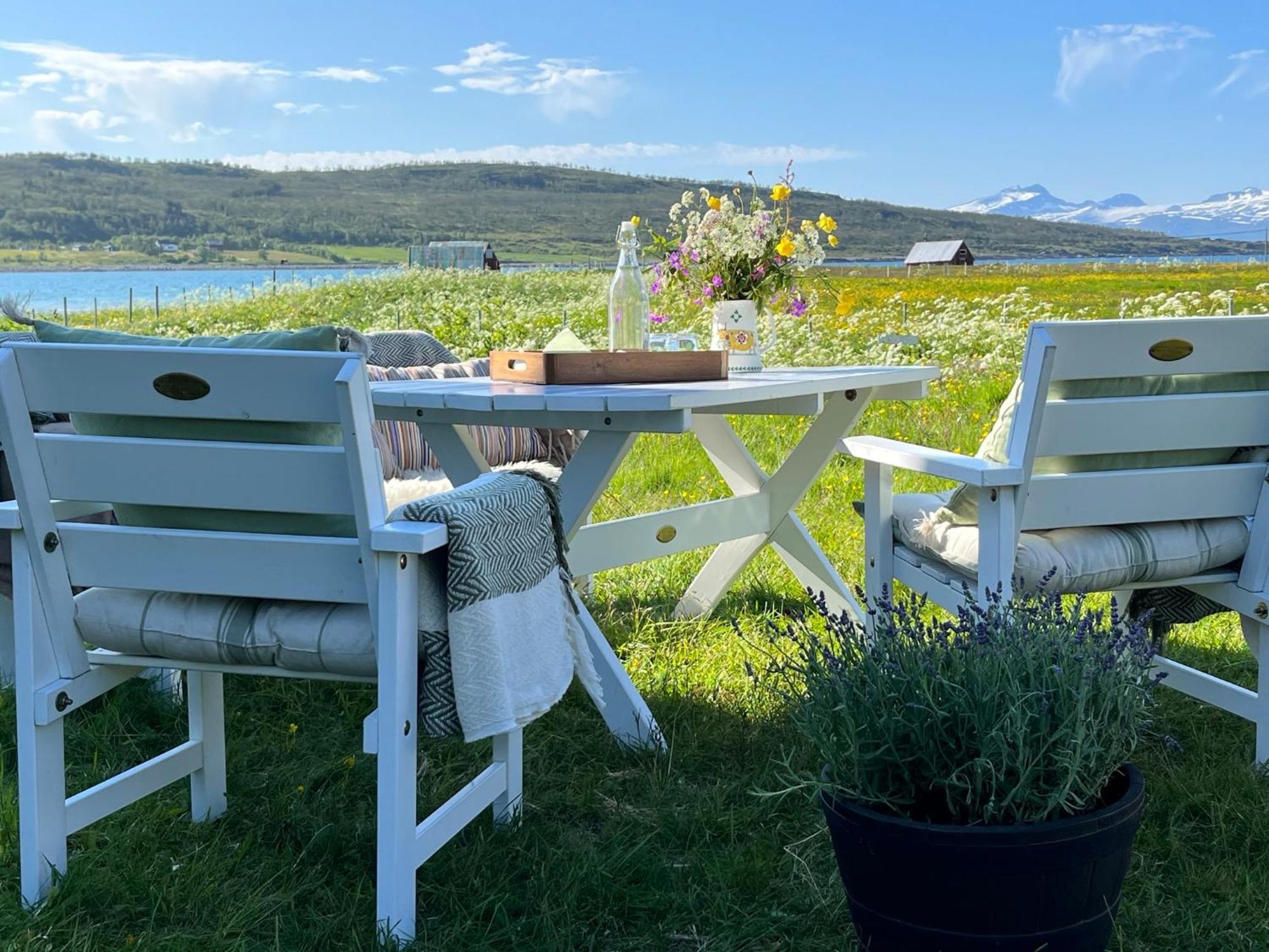 Hos Laura & Valdemar Villa Nord-Lenangen ภายนอก รูปภาพ